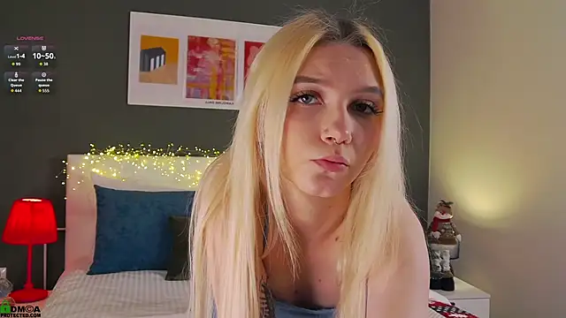 SaraHearts online show from 12-21-25, 01:41