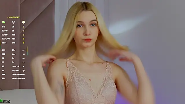 SaraHearts online show from 10-09-25, 01:39