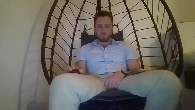 Snapshot of Keviios chatting on 10-19-25, 05:16 Keviios online show from 10-19-25, 05:16