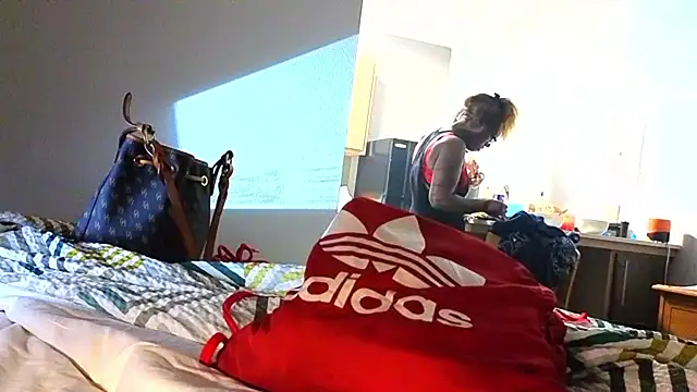 CinnaCakesss online show from 10-30-25, 06:38