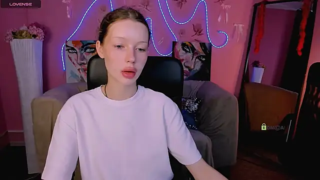 Snapshot of khloebeauty chatting on 06-08-26, 05:52 khloebeauty online show from 06-08-26, 05:52