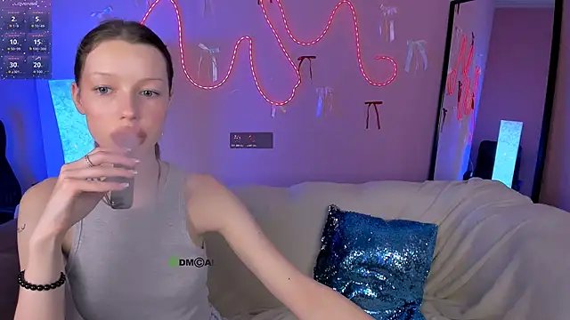 khloebeauty online show from 03-08-26, 08:12