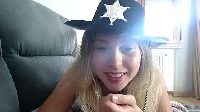 L Sofia online show from 10-16-25, 02:58