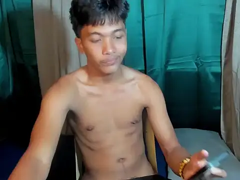 Snapshot of chris_hot_asian_loverboy chatting on 03-31-26, 06:48 chris hot asian loverboy online show from 03-31-26, 06:48