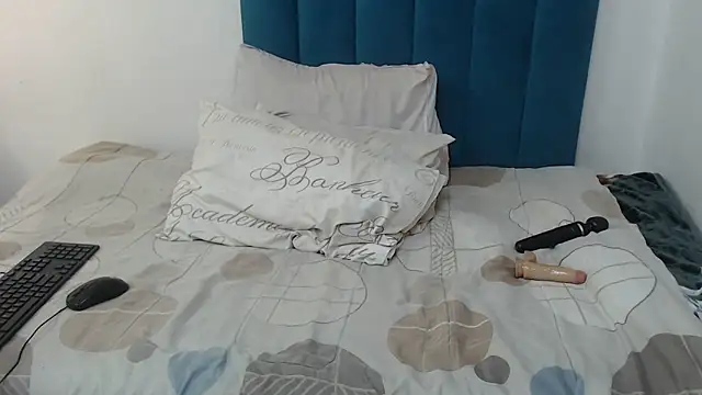 Bella 2025 online show from 09-25-25, 06:58