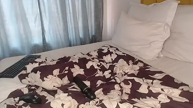 Bella 2025 online show from 02-22-26, 08:06