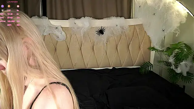 MarciDarugar online show from 10-30-25, 03:09