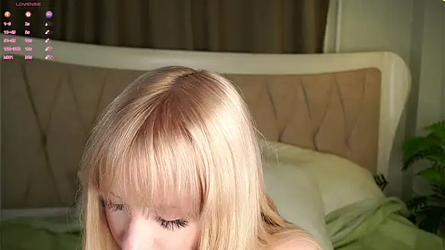 MarciDarugar online show from 10-27-25, 03:13