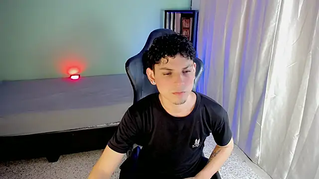 Snapshot of dilan_hott_ chatting on 10-03-25, 08:32 dilan hott online show from 10-03-25, 08:32