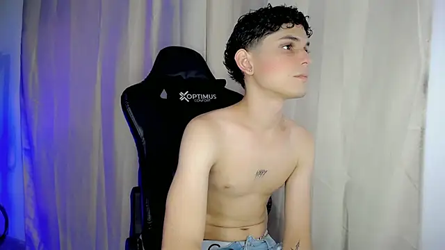 dilan hott  online show from 10-24-25, 08:19