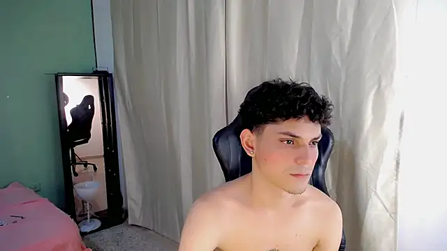 dilan hott  online show from 11-19-25, 08:31