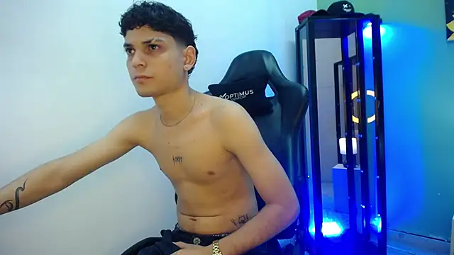 dilan hott  online show from 12-20-25, 03:48