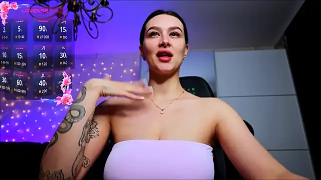 Veronica Larsson online show from 04-21-26, 06:58