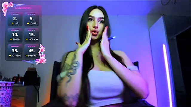 Snapshot of Veronica_Larsson chatting on 09-27-25, 06:25 Veronica Larsson online show from 09-27-25, 06:25