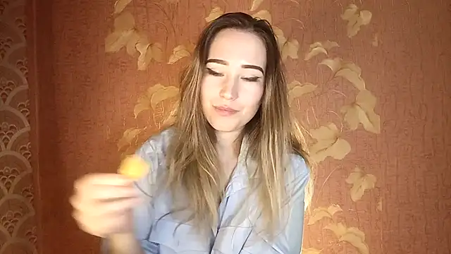 Snapshot of Awora_Wolf chatting on 09-18-25, 08:34 Awora Wolf online show from 09-18-25, 08:34