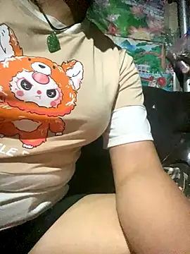 Snapshot of Dunmii chatting on 09-21-25, 03:39 Dunmii online show from 09-21-25, 03:39