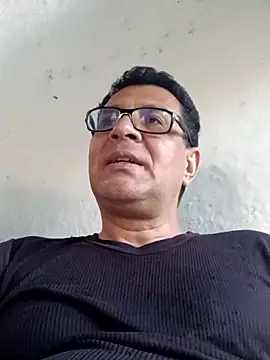 Snapshot of voyerista50 chatting on 10-25-25, 10:21 voyerista50 online show from 10-25-25, 10:21