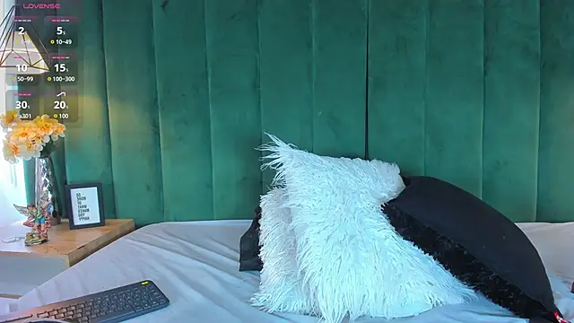 kittyy milk 001 online show from 09-19-25, 04:55