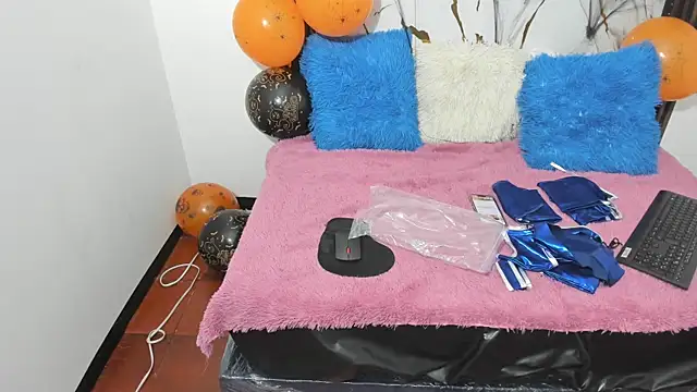 nina vixen online show from 10-31-25, 03:41