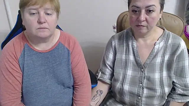 Snapshot of Bertie_Adeline chatting on 10-24-25, 03:11 Bertie Adeline online show from 10-24-25, 03:11