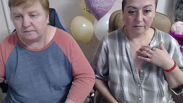 Snapshot of Bertie_Adeline chatting on 10-16-25, 07:00 Bertie Adeline online show from 10-16-25, 07:00