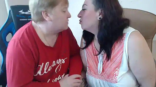 Snapshot of Bertie_Adeline chatting on 10-13-25, 06:48 Bertie Adeline online show from 10-13-25, 06:48