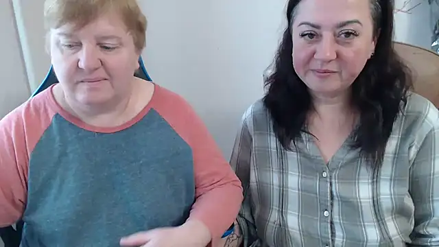 Snapshot of Bertie_Adeline chatting on 10-25-25, 07:51 Bertie Adeline online show from 10-25-25, 07:51