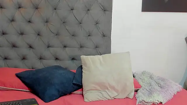 Snapshot of nahiroby_ebony chatting on 05-19-26, 05:20 nahiroby ebony online show from 05-19-26, 05:20