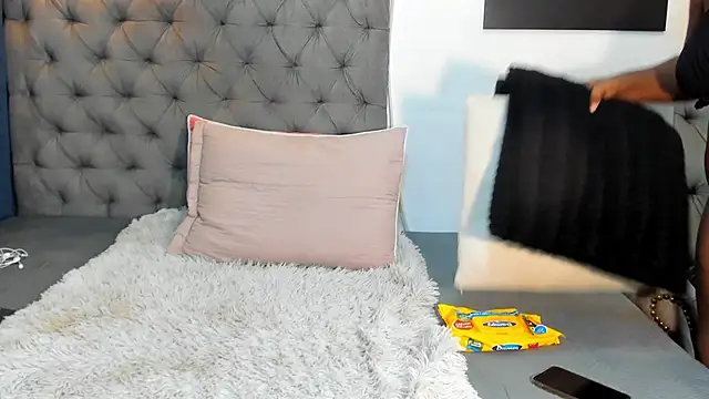 nahiroby ebony online show from 12-18-25, 06:45