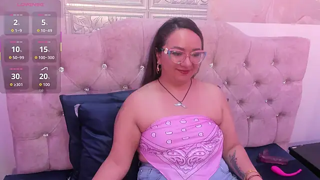 Snapshot of leyla_smithh chatting on 09-20-25, 12:21 leyla smithh online show from 09-20-25, 12:21