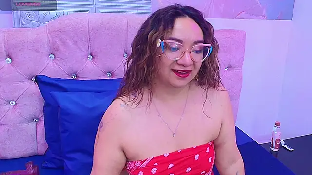 Snapshot of leyla_smithh chatting on 10-05-25, 01:46 leyla smithh online show from 10-05-25, 01:46