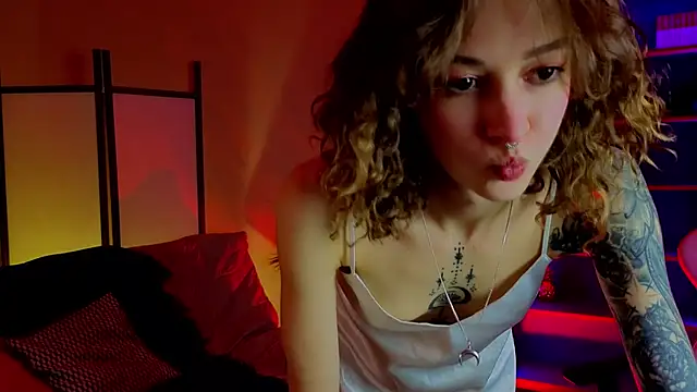 Snapshot of __grace__ chatting on 10-20-25, 03:23 grace online show from 10-20-25, 03:23