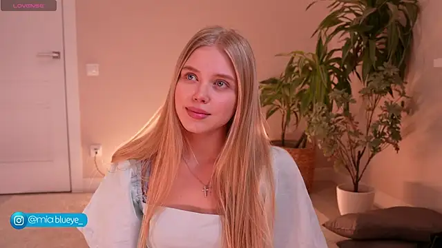 Miablueye online show from 11-20-25, 03:12