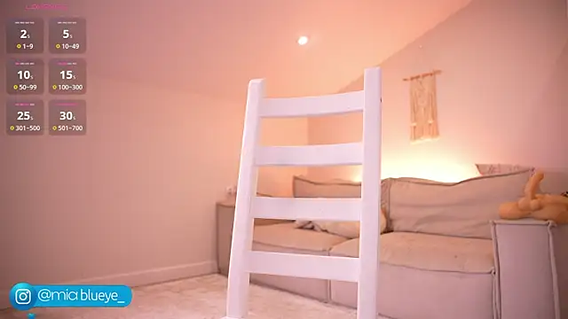 Miablueye online show from 10-19-25, 10:23