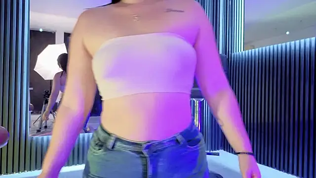 MiaaFarrel online show from 02-20-26, 03:36