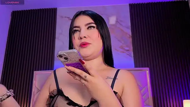 MiaaFarrel online show from 04-13-26, 06:56