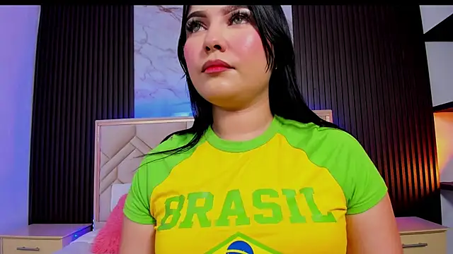 MiaaFarrel online show from 12-15-25, 06:25