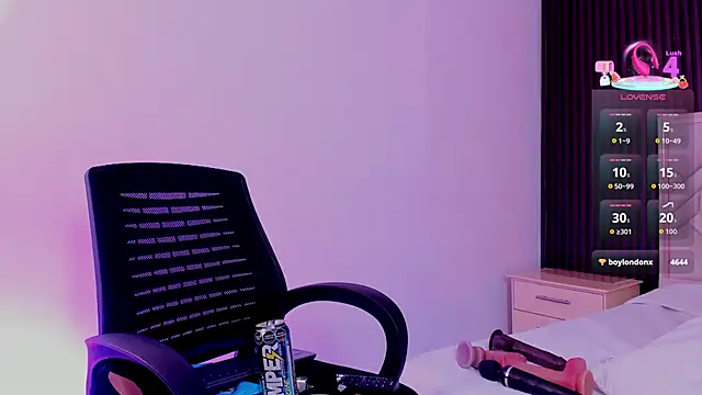 MiaaFarrel online show from 10-26-25, 08:15