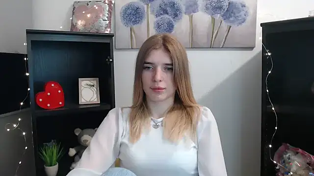 JuiceLips   online show from 11-14-25, 03:48