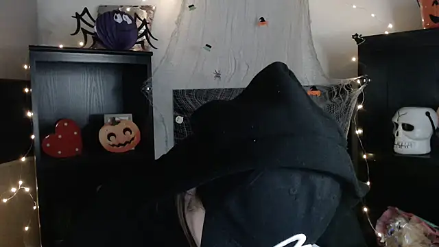 JuiceLips   online show from 11-02-25, 09:14