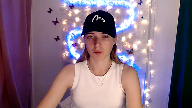 JuiceLips   online show from 09-08-25, 03:22