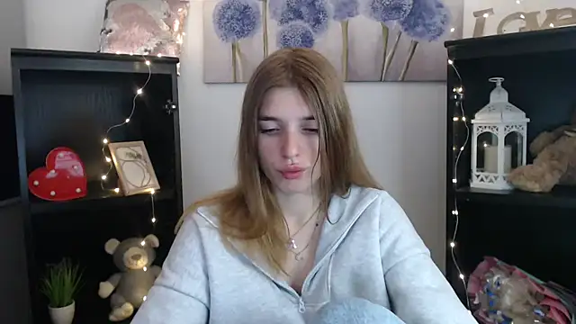 JuiceLips   online show from 10-09-25, 09:21