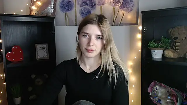 JuiceLips   online show from 01-11-26, 03:30