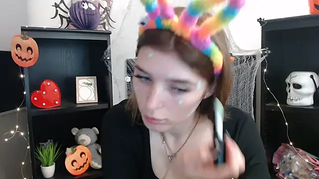 JuiceLips   online show from 10-31-25, 02:24