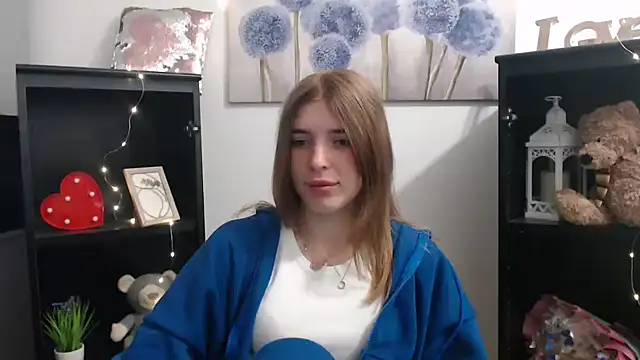 JuiceLips   online show from 10-07-25, 02:40