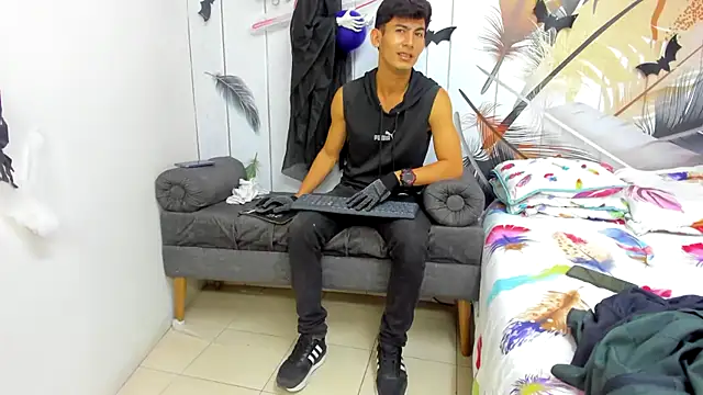 Snapshot of Holdme_Hot chatting on 10-18-25, 04:03 Holdme Hot online show from 10-18-25, 04:03