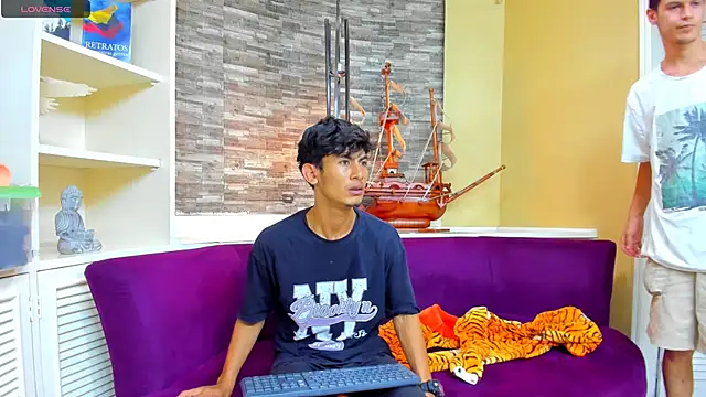 Snapshot of Holdme_Hot chatting on 09-09-25, 03:16 Holdme Hot online show from 09-09-25, 03:16