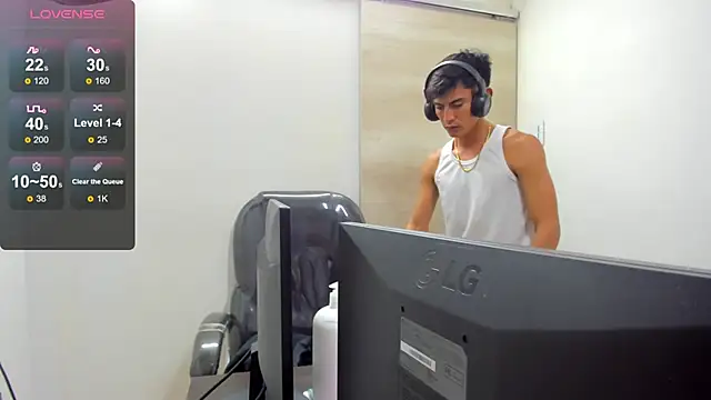 Snapshot of Holdme_Hot chatting on 09-21-25, 03:44 Holdme Hot online show from 09-21-25, 03:44