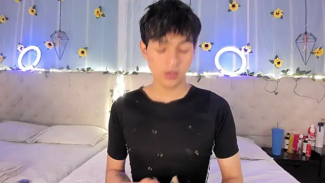 AleAurarashi online show from 11-13-25, 04:38