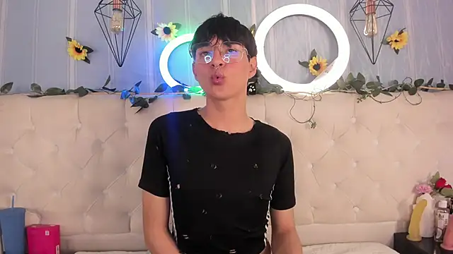 AleAurarashi online show from 11-27-25, 04:13